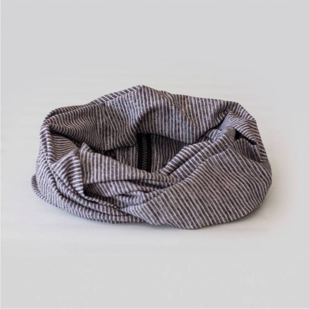 Lululemon Vinyasa Striped Lilac Infinity Scarf with snap buttons
